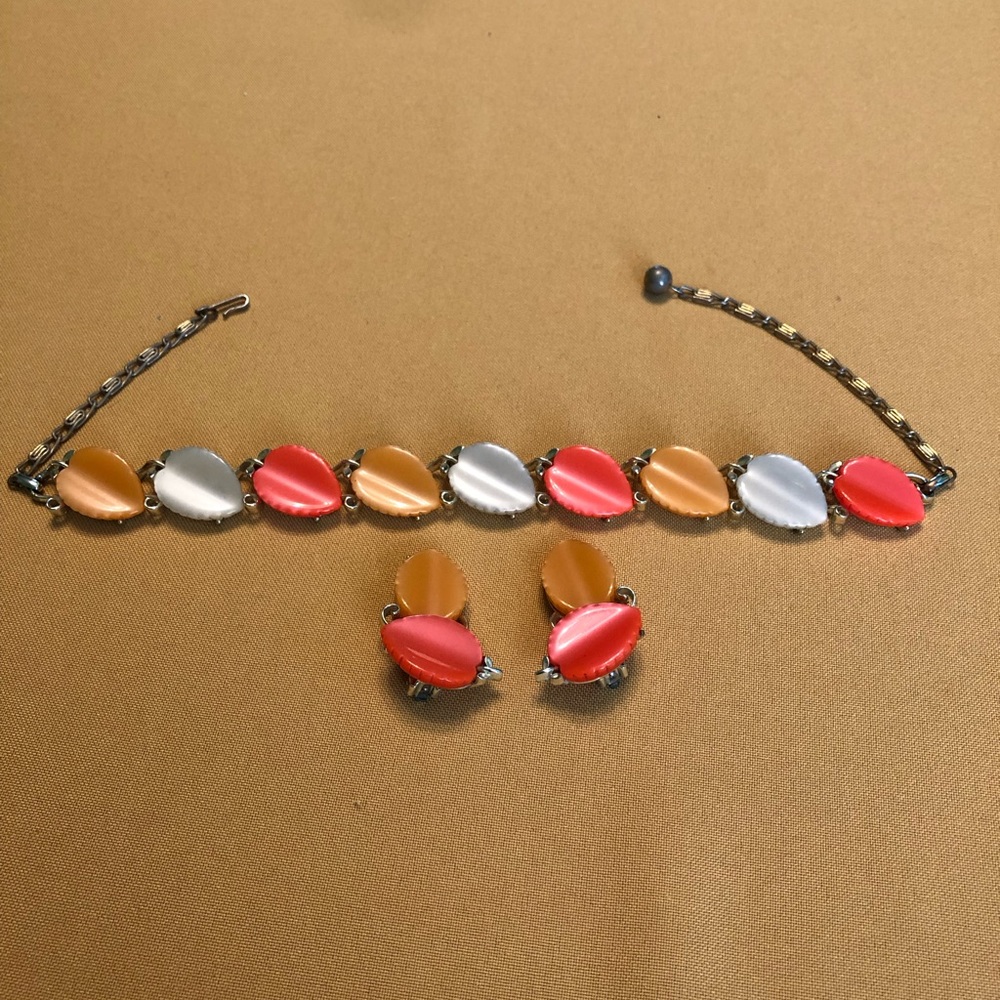 Vintage lucite Lisner Clip-on earrings and Necklace.